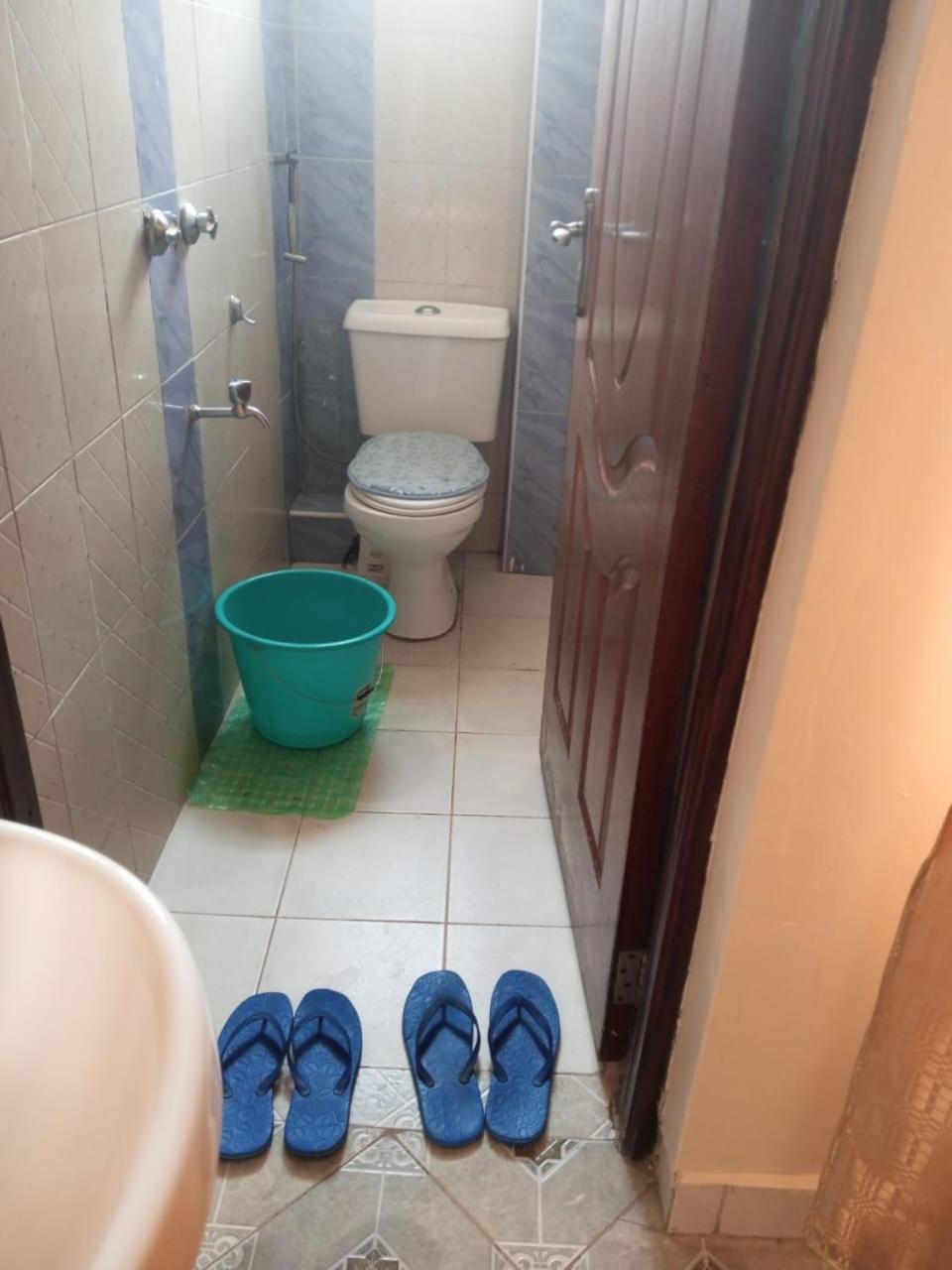 Gloria House Panzió Syokimau Kültér fotó